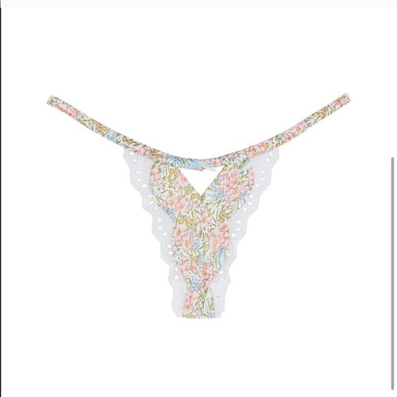 For love and lemons 🍋 Farrah set